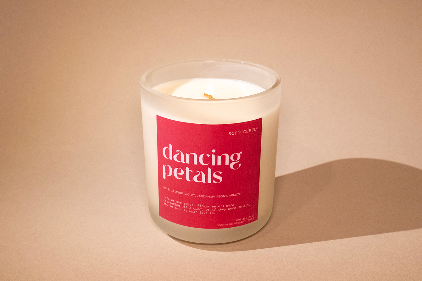 dancing petals wood wick candle